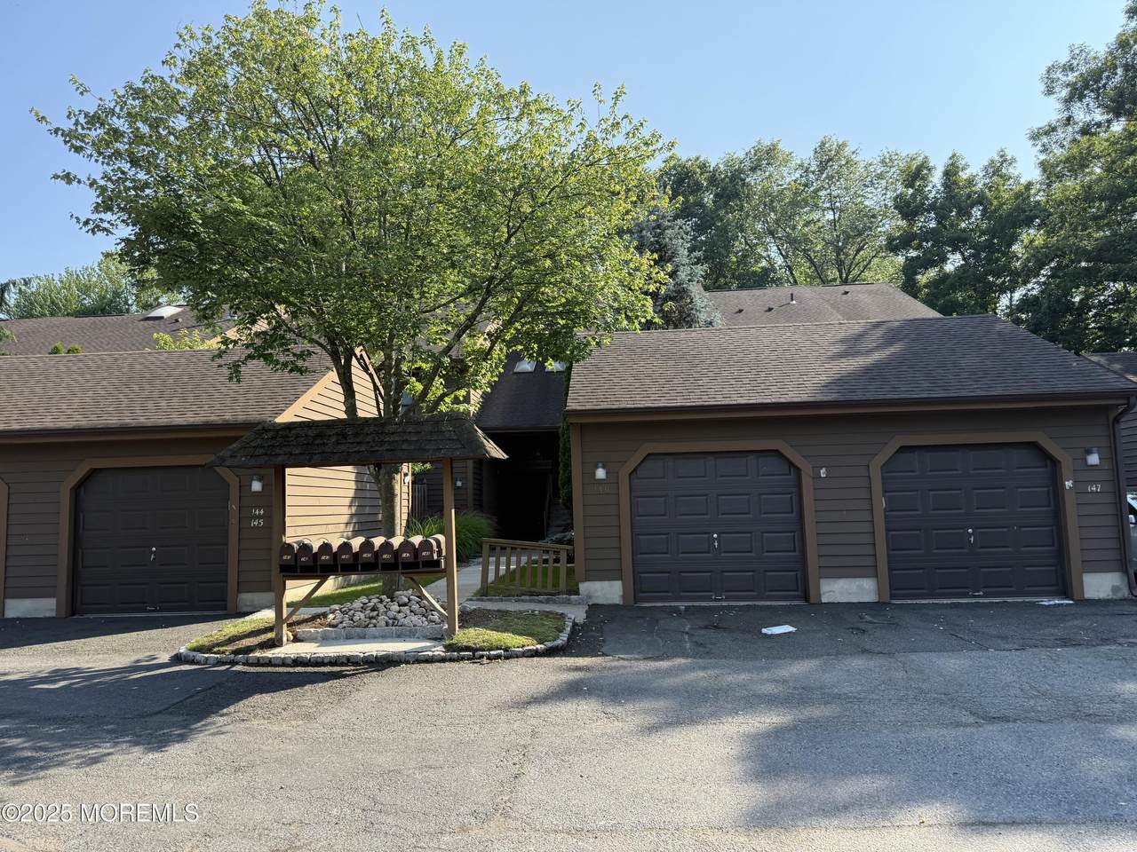 145 Maplewood Court - Photo 1