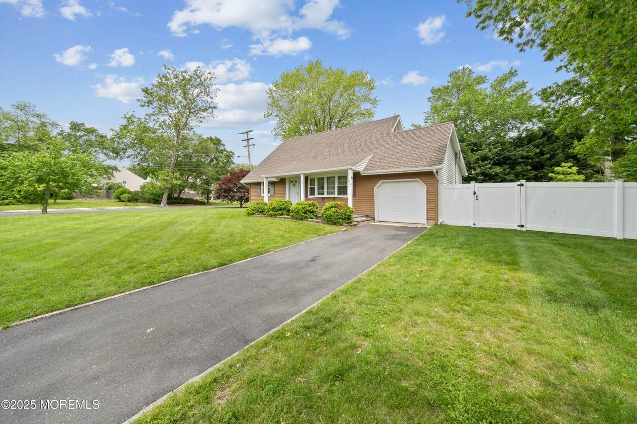 952 Stafford Drive - Photo 1