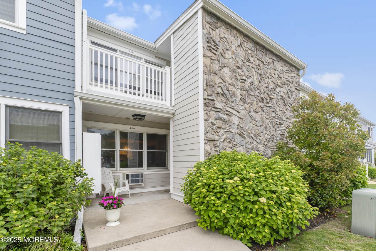 100 Seaview Avenue - Photo 1