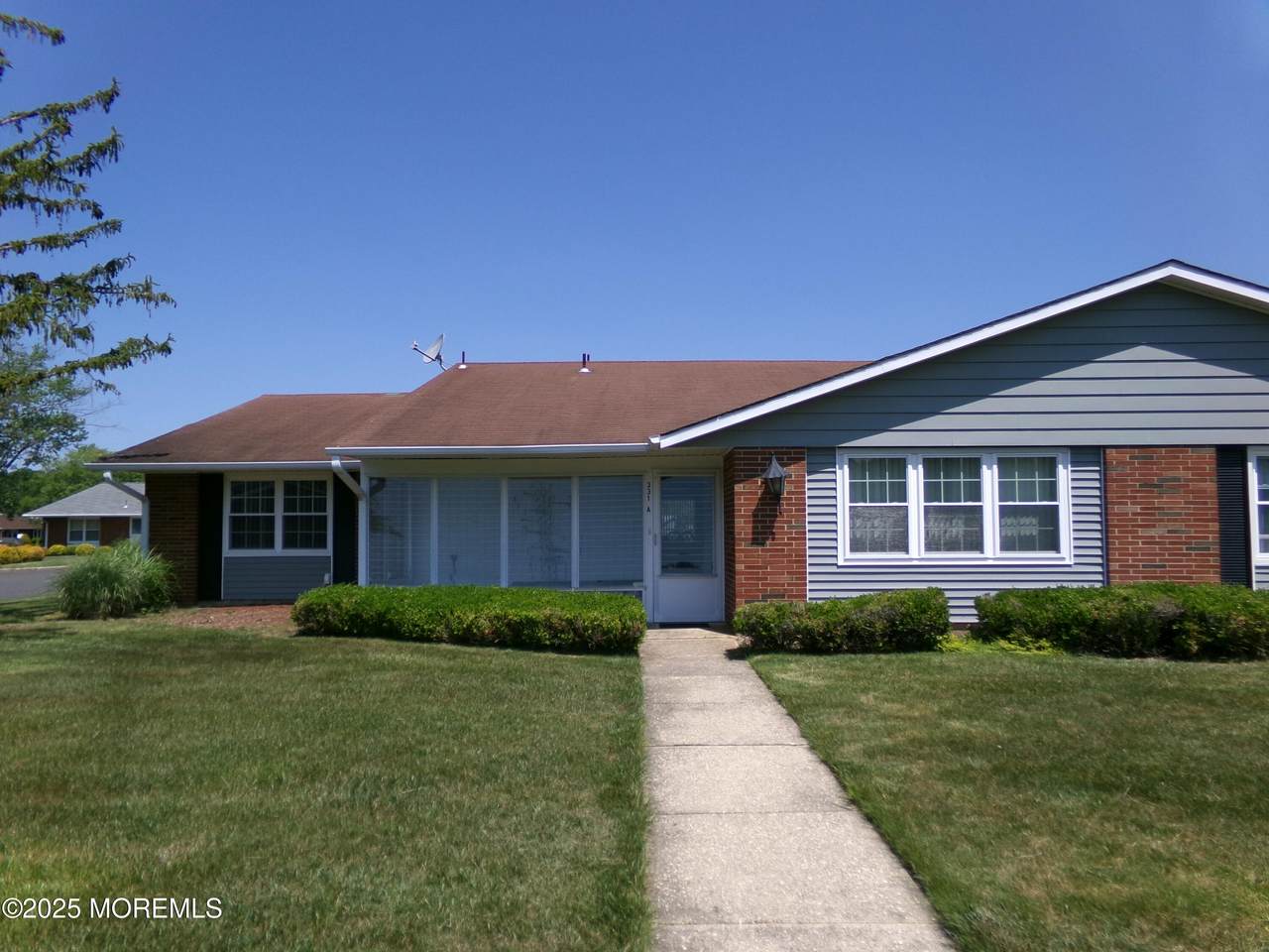 331A Canterbury Court - Photo 1