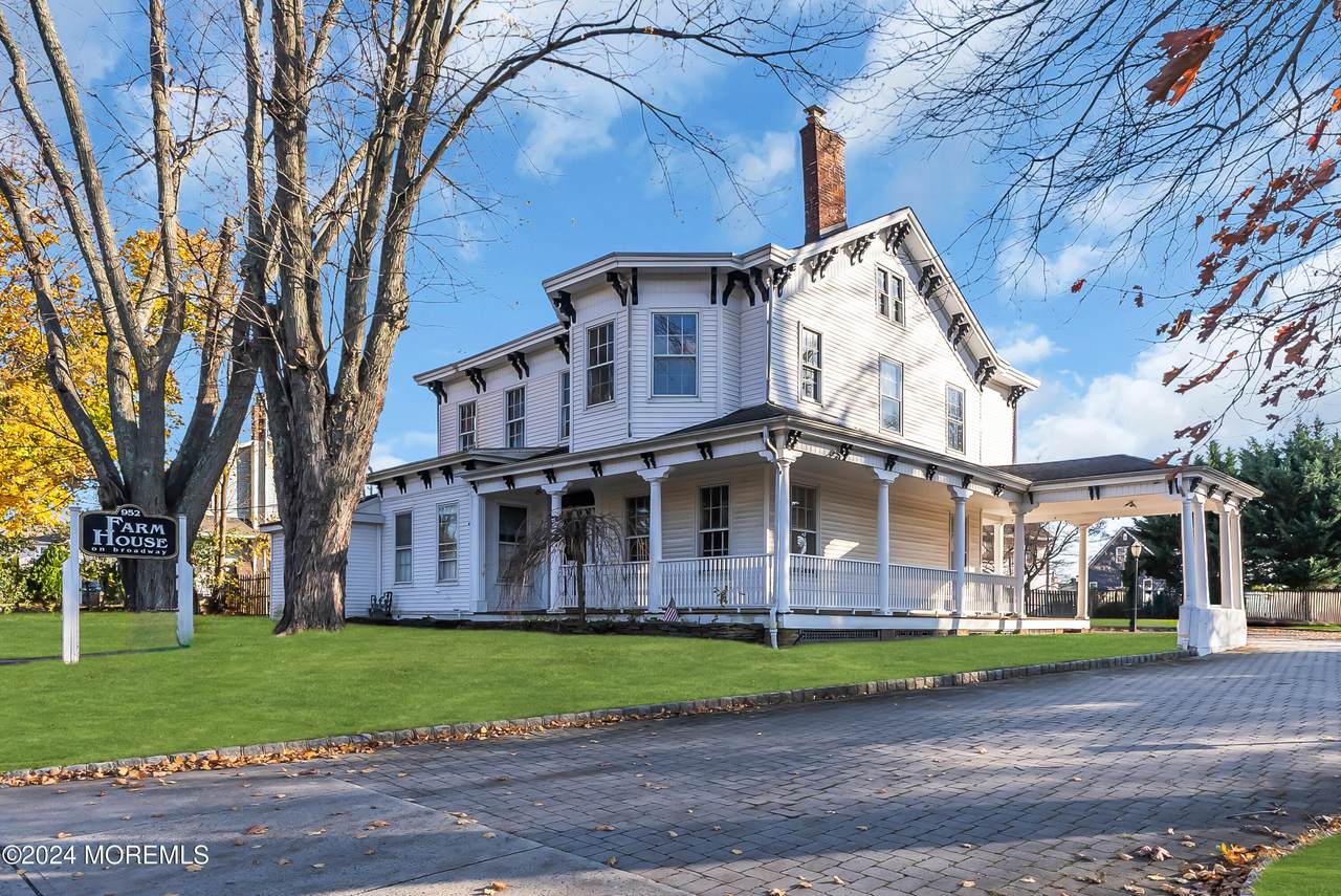 952 Broadway - Photo 1