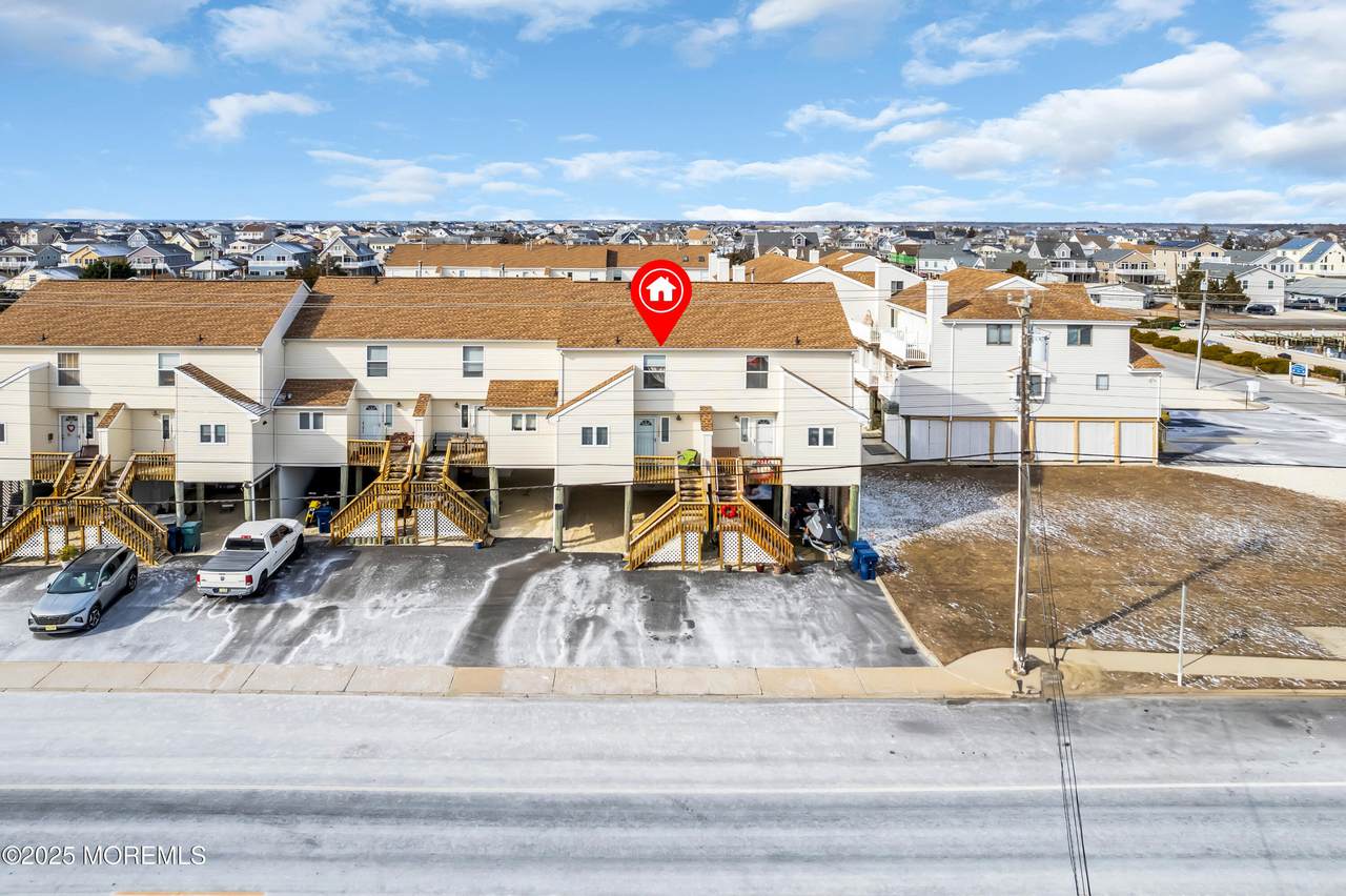 1090 Radio Road - Photo 1