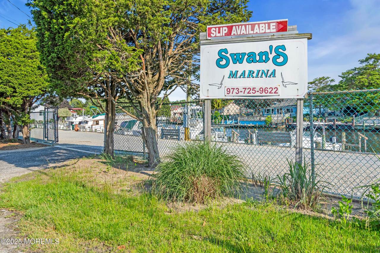 421 Laurel Boulevard - Photo 1