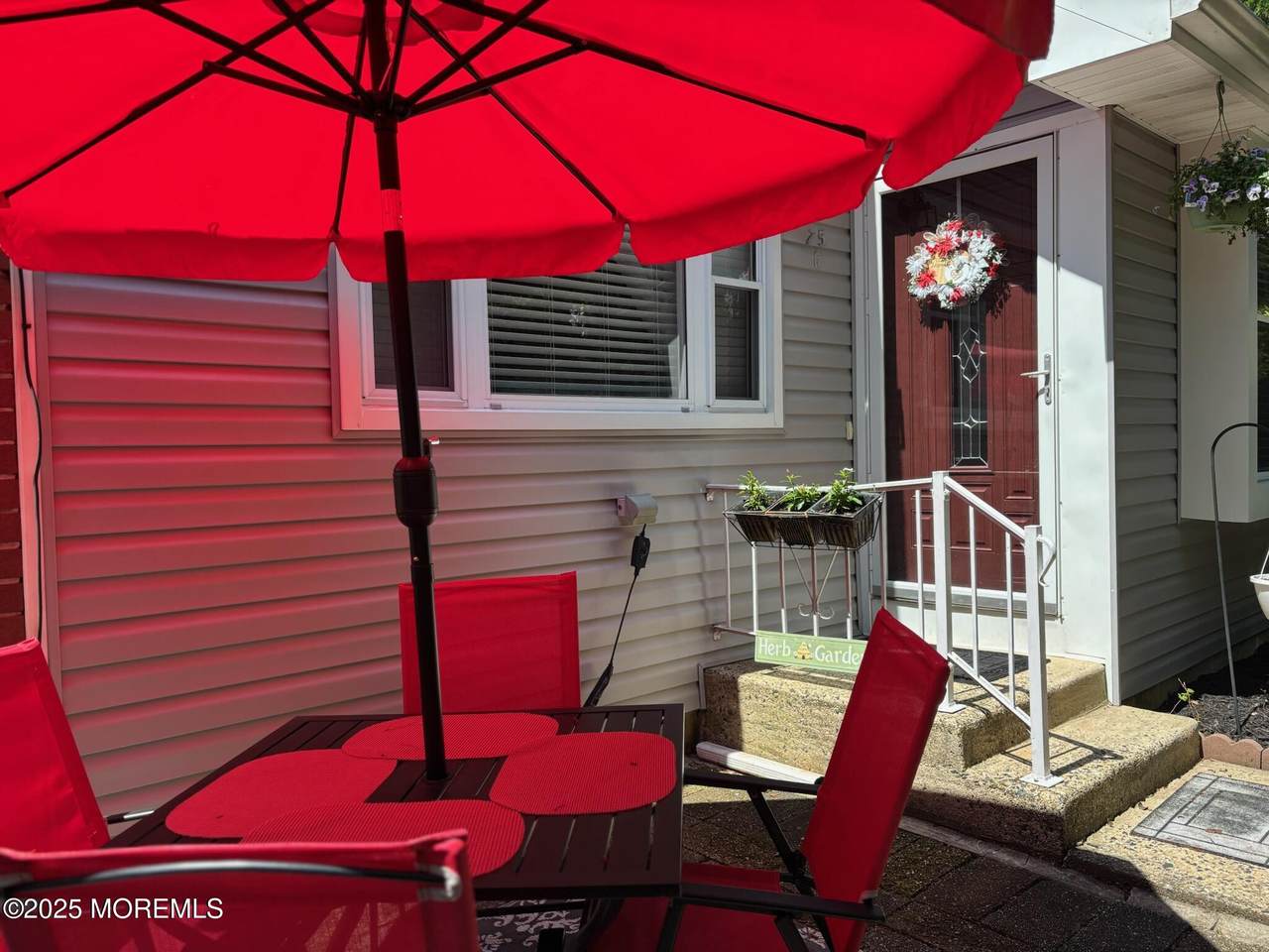 75 Hudson Parkway - Photo 1
