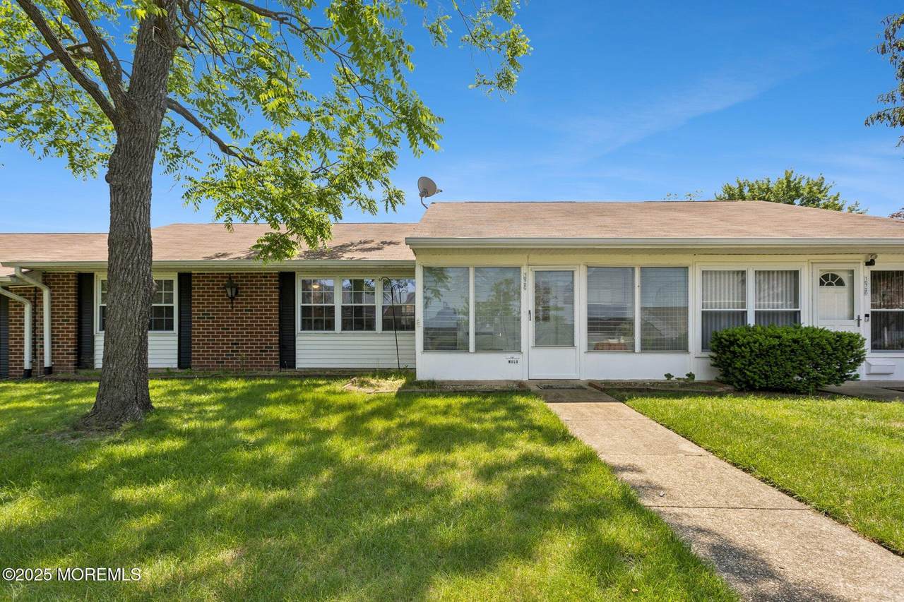 1072C Argyll Circle - Photo 1