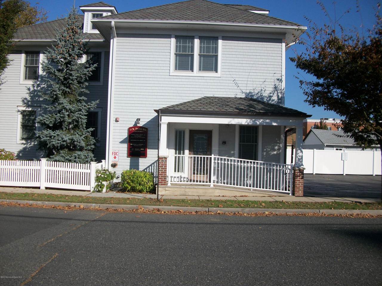 https://bt-photos.global.ssl.fastly.net/monmouth/1280_boomver_1_22517031-2.jpg