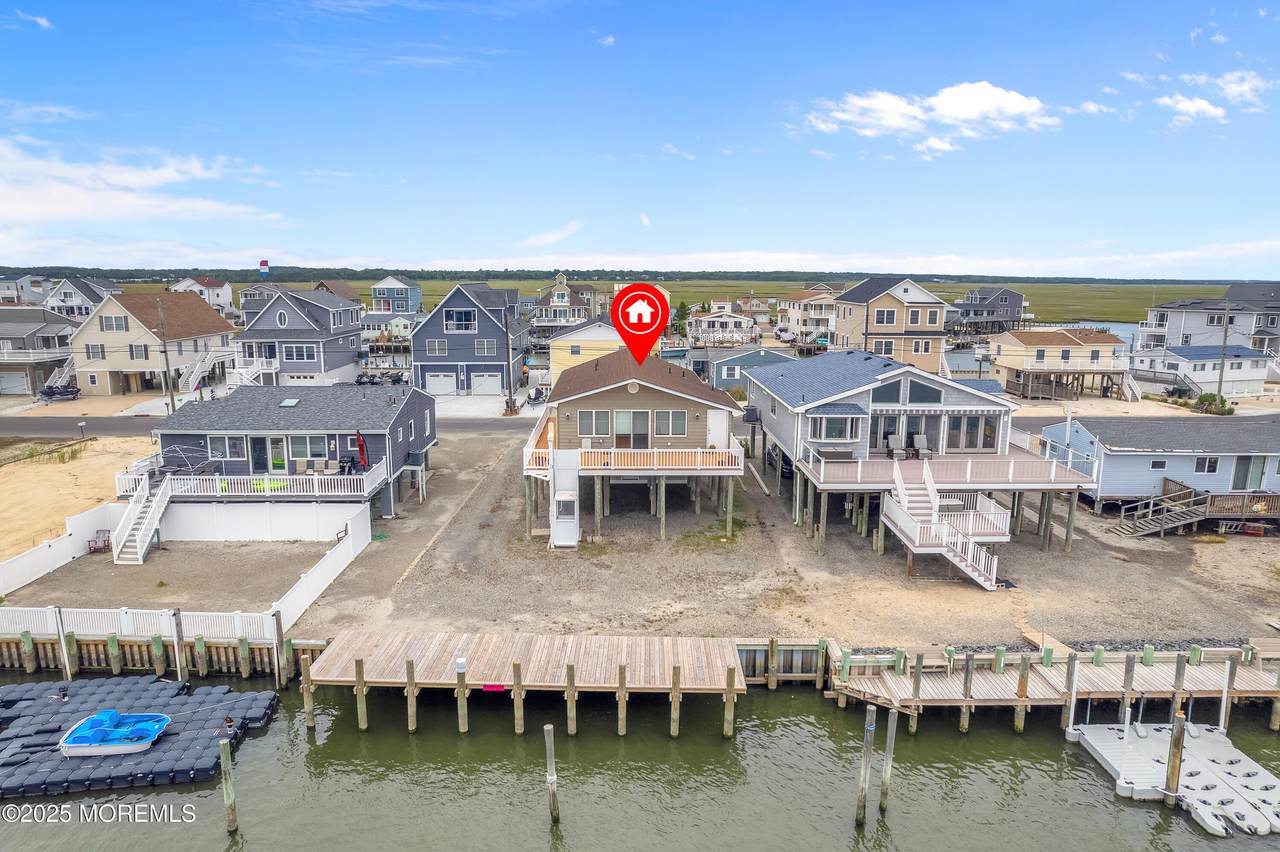 233 Heron Road - Photo 1