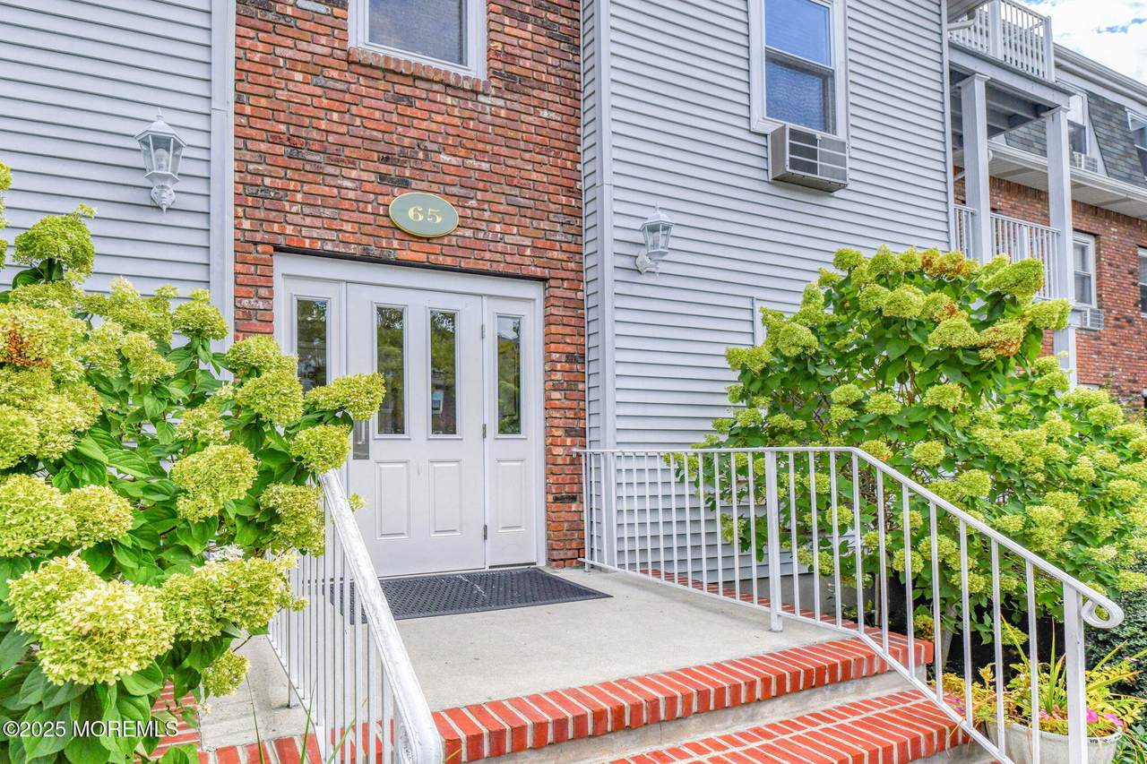 65 Whitefield Avenue - Photo 1