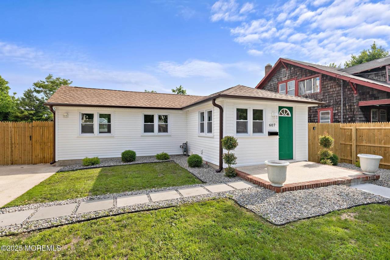 607 Warren Avenue - Photo 1