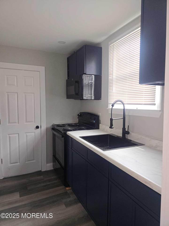 168 Chelsea Avenue - Photo 1