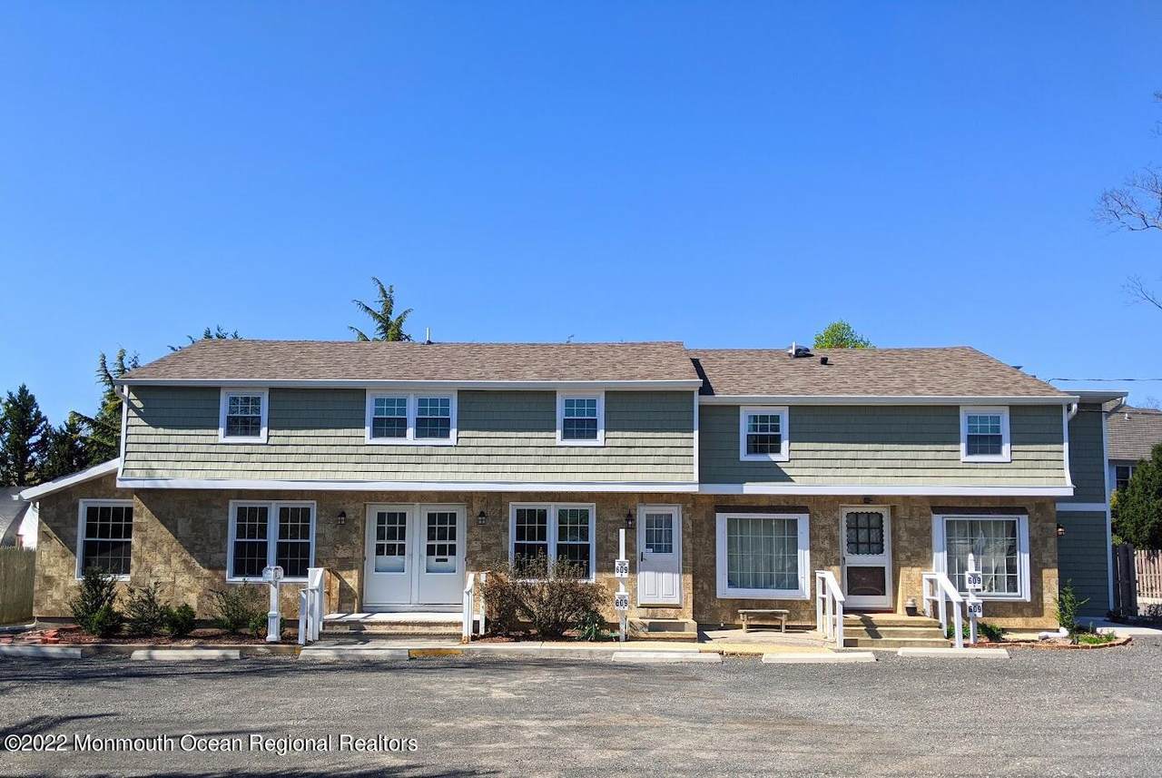 609 Higgins Avenue - Photo 1