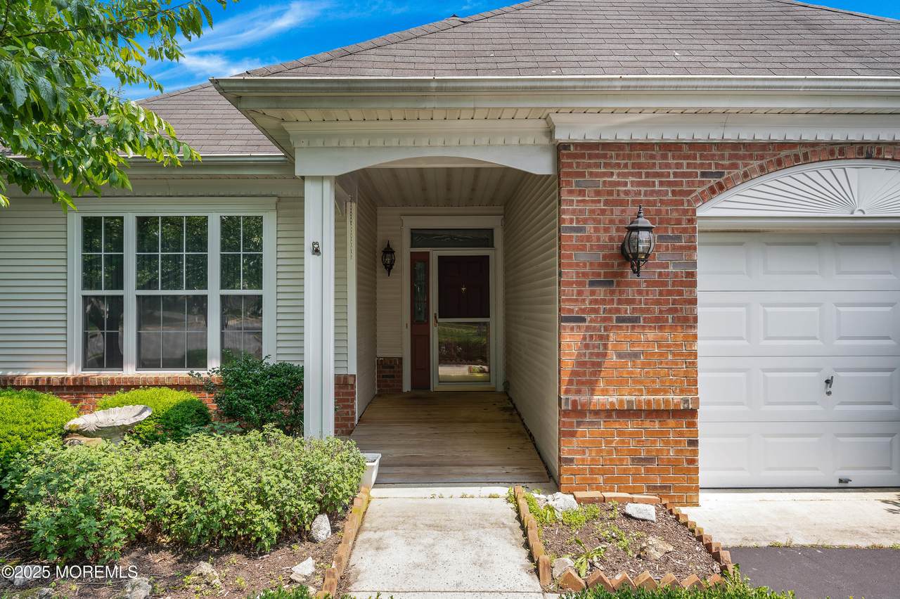 31 Goldenedge Way - Photo 1