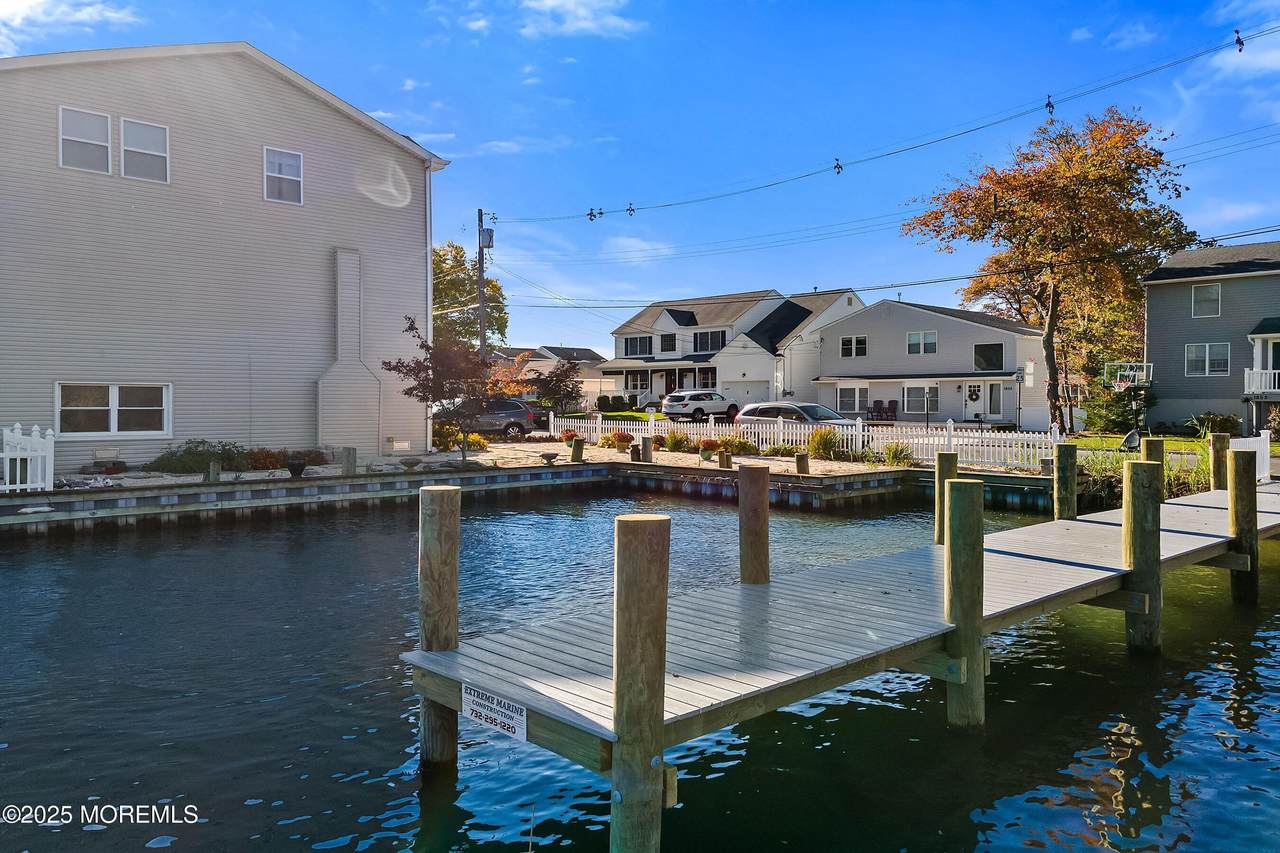 1850 Shore Boulevard - Photo 1