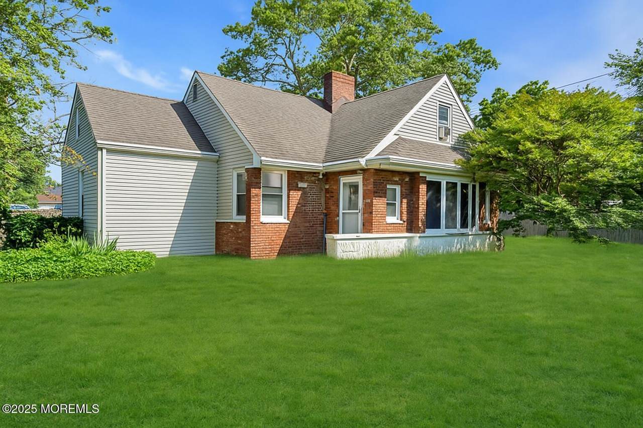 236 Longboat Avenue - Photo 1