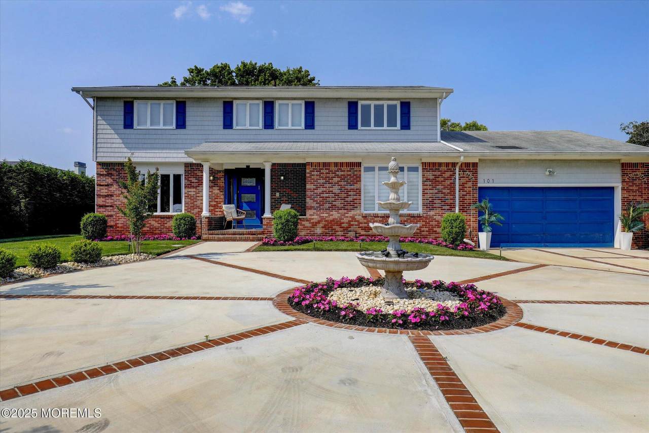 101 Lincoln Avenue - Photo 1