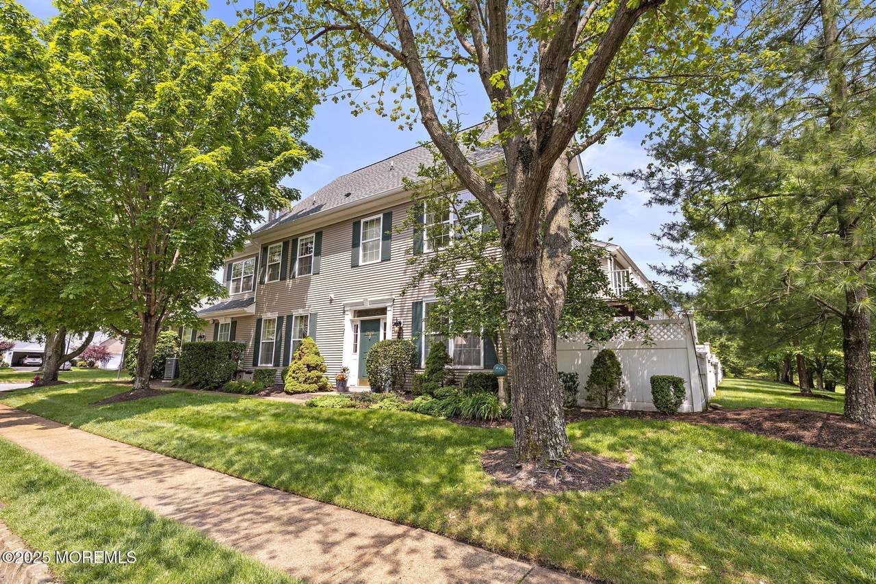 2420 Robin Way - Photo 1