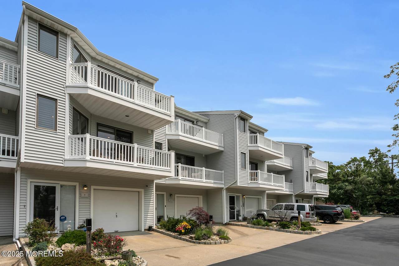 7 Navesink Court - Photo 1