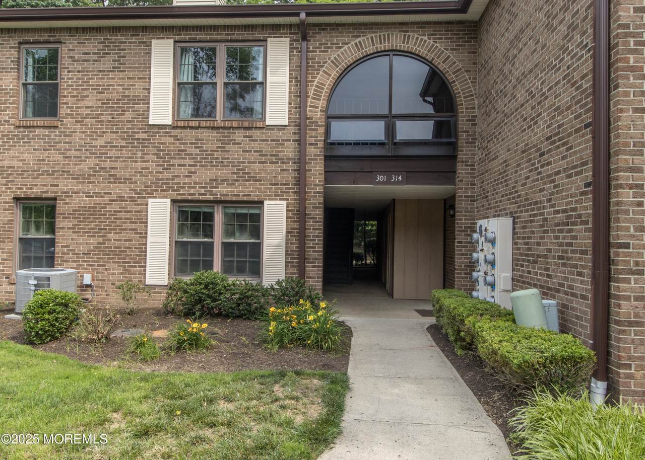 304 Wellington Place - Photo 1