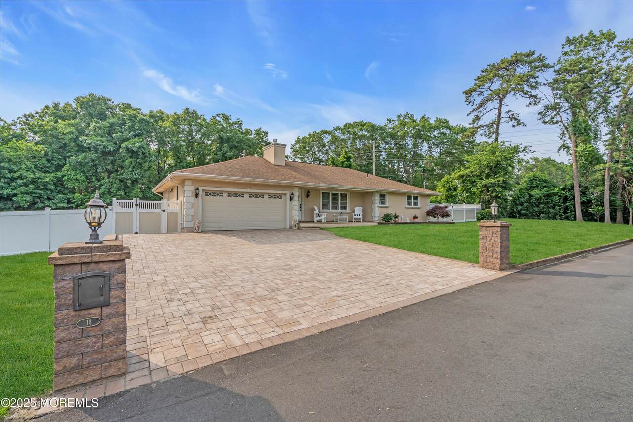 18 Pinewood Drive - Photo 1