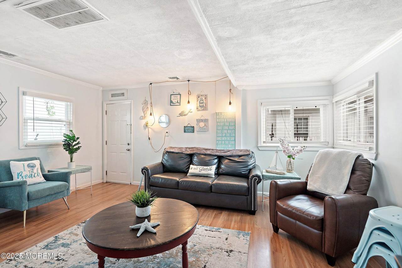 304 Bay Boulevard - Photo 1