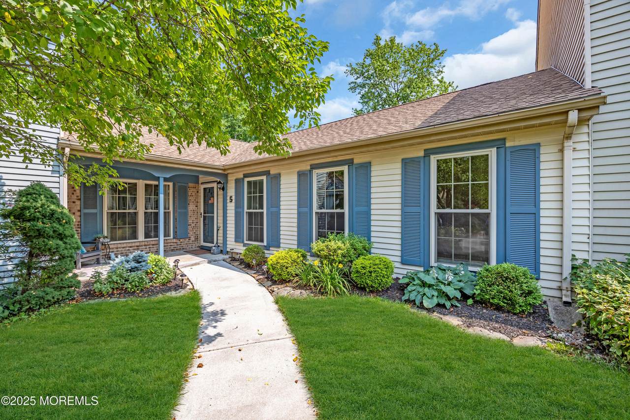 6 Claridge Court - Photo 1