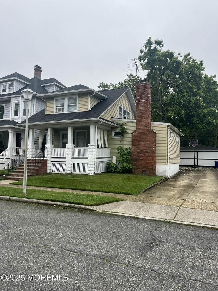 312 Hume Street - Photo 1