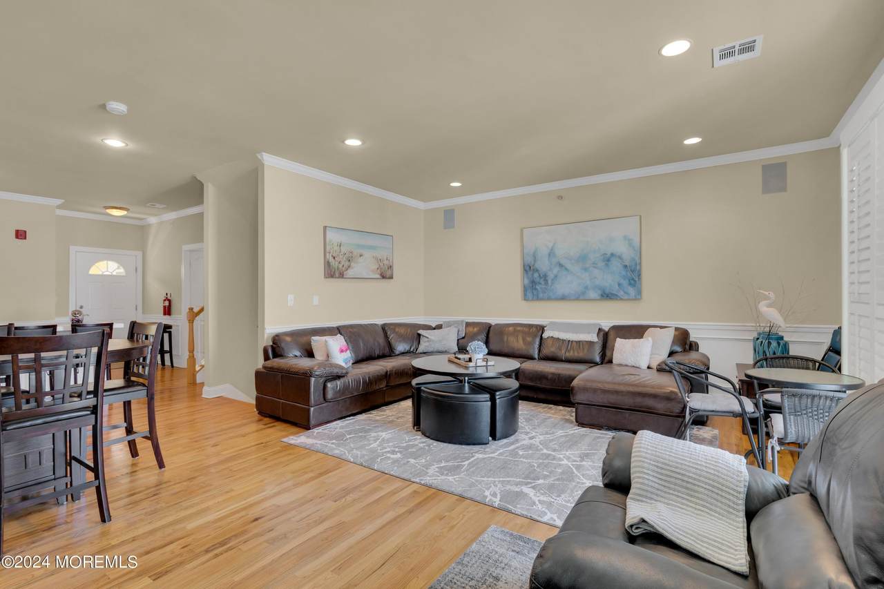 119 Dupont Avenue - Photo 1