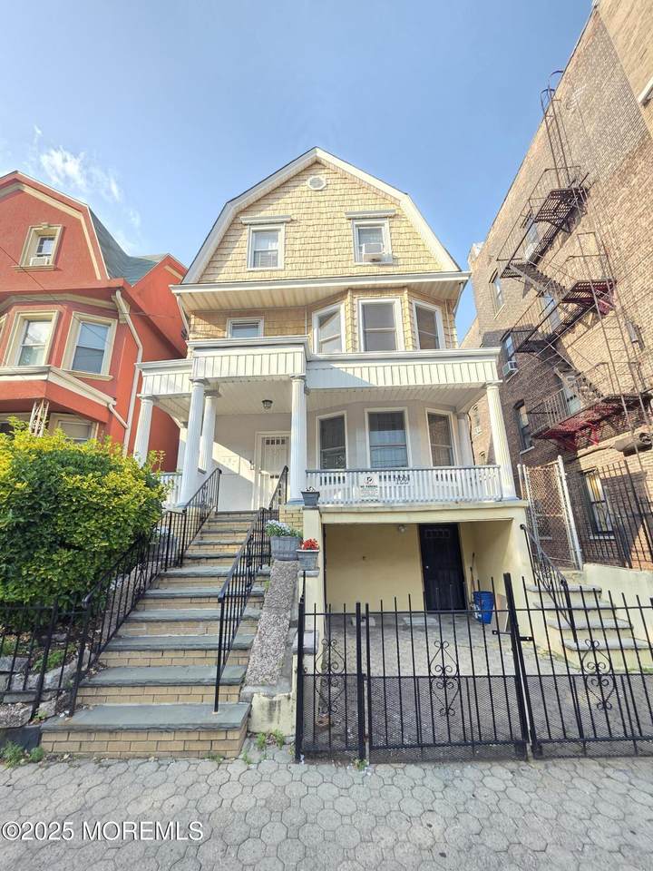 122 Jewett Avenue - Photo 1