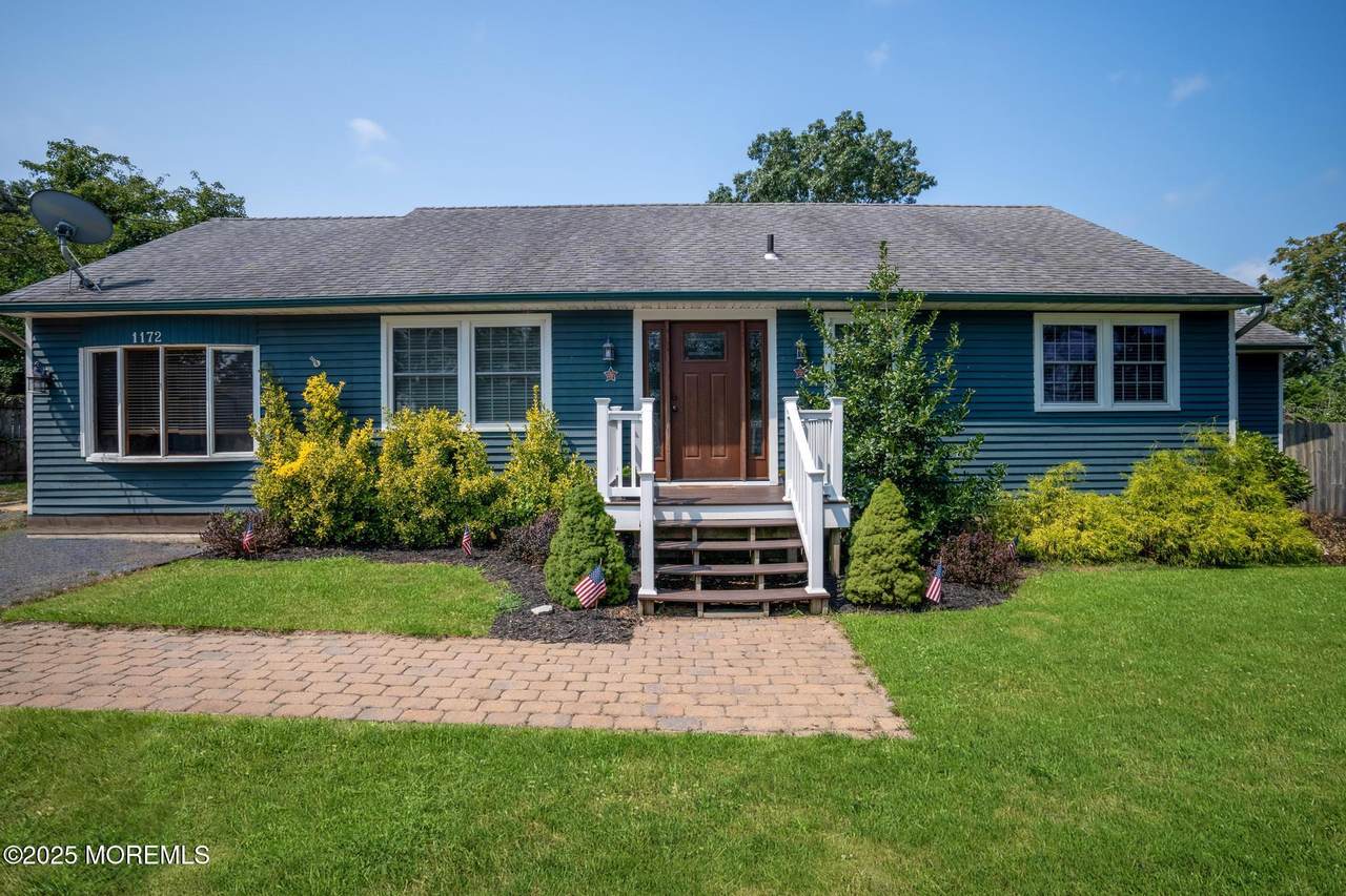 1172 Laurel Drive - Photo 1