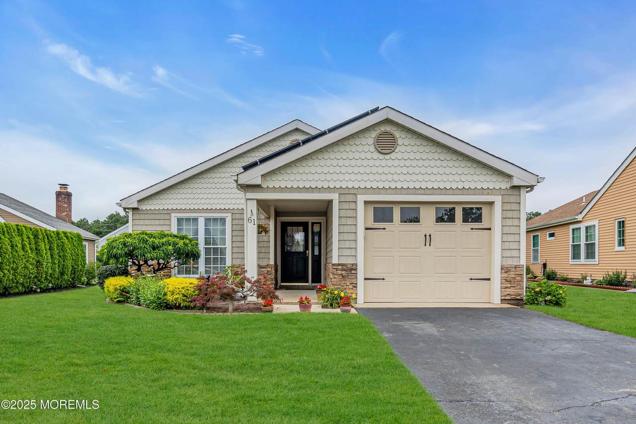 61 Mansfield Avenue - Photo 1