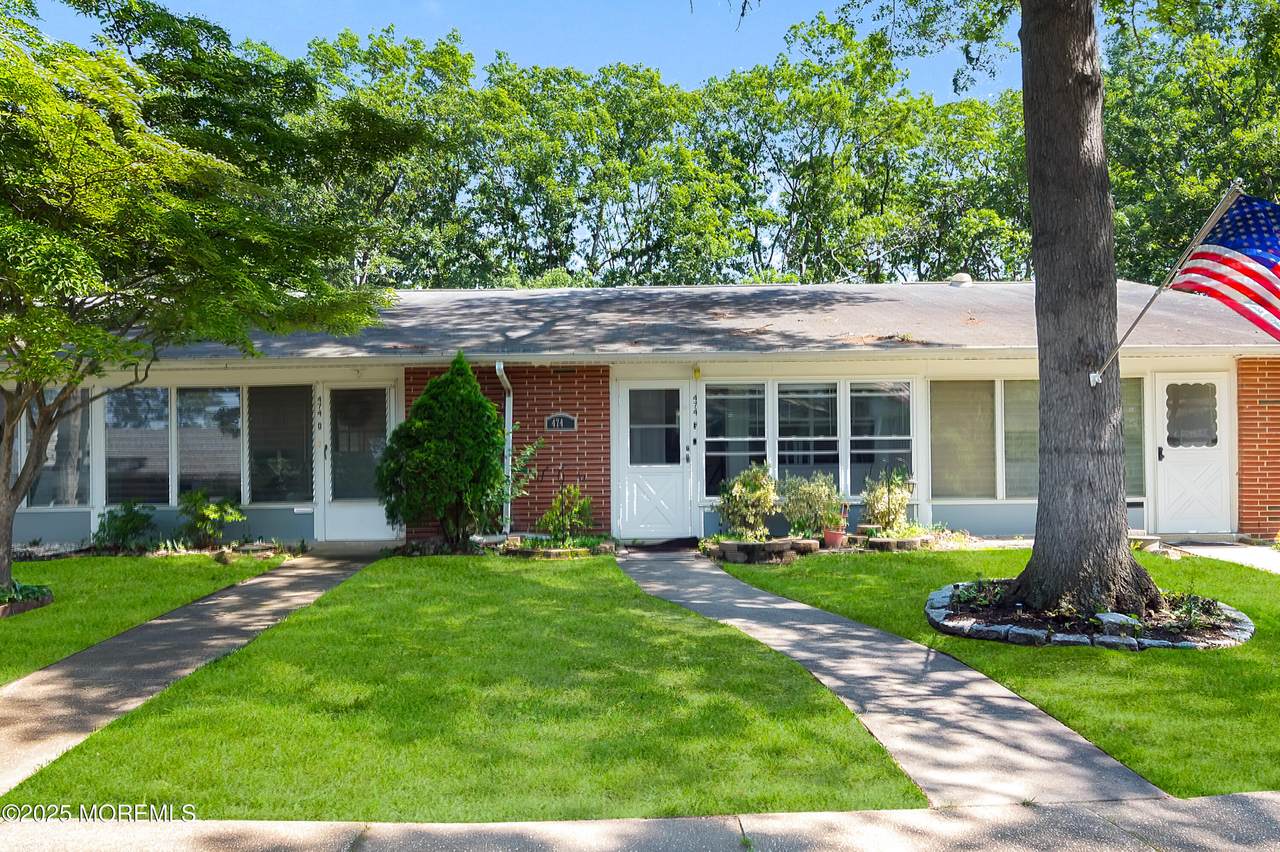 474E Thornbury Court - Photo 1