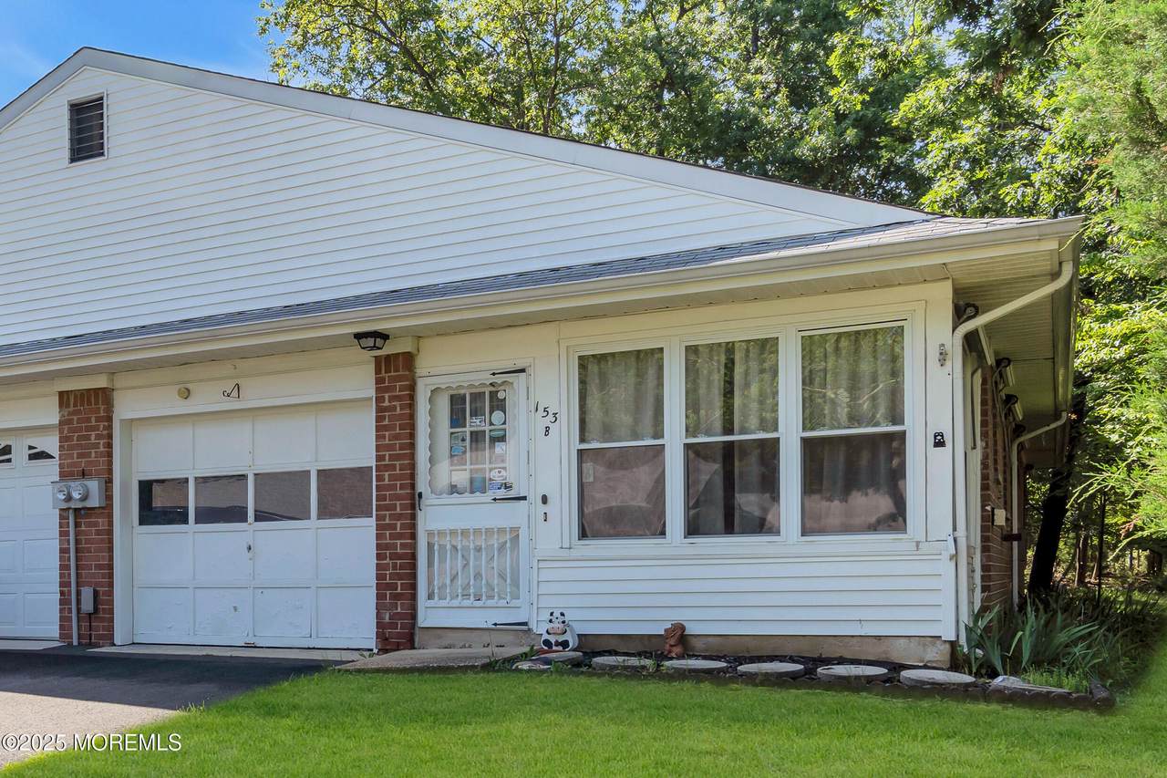 153b Rosewood Drive - Photo 1