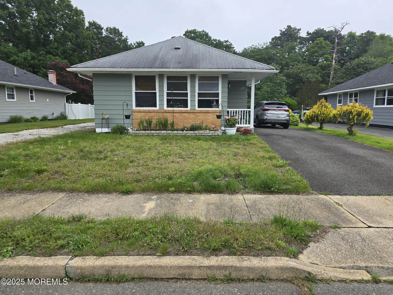 23 Yellowstone Drive - Photo 1