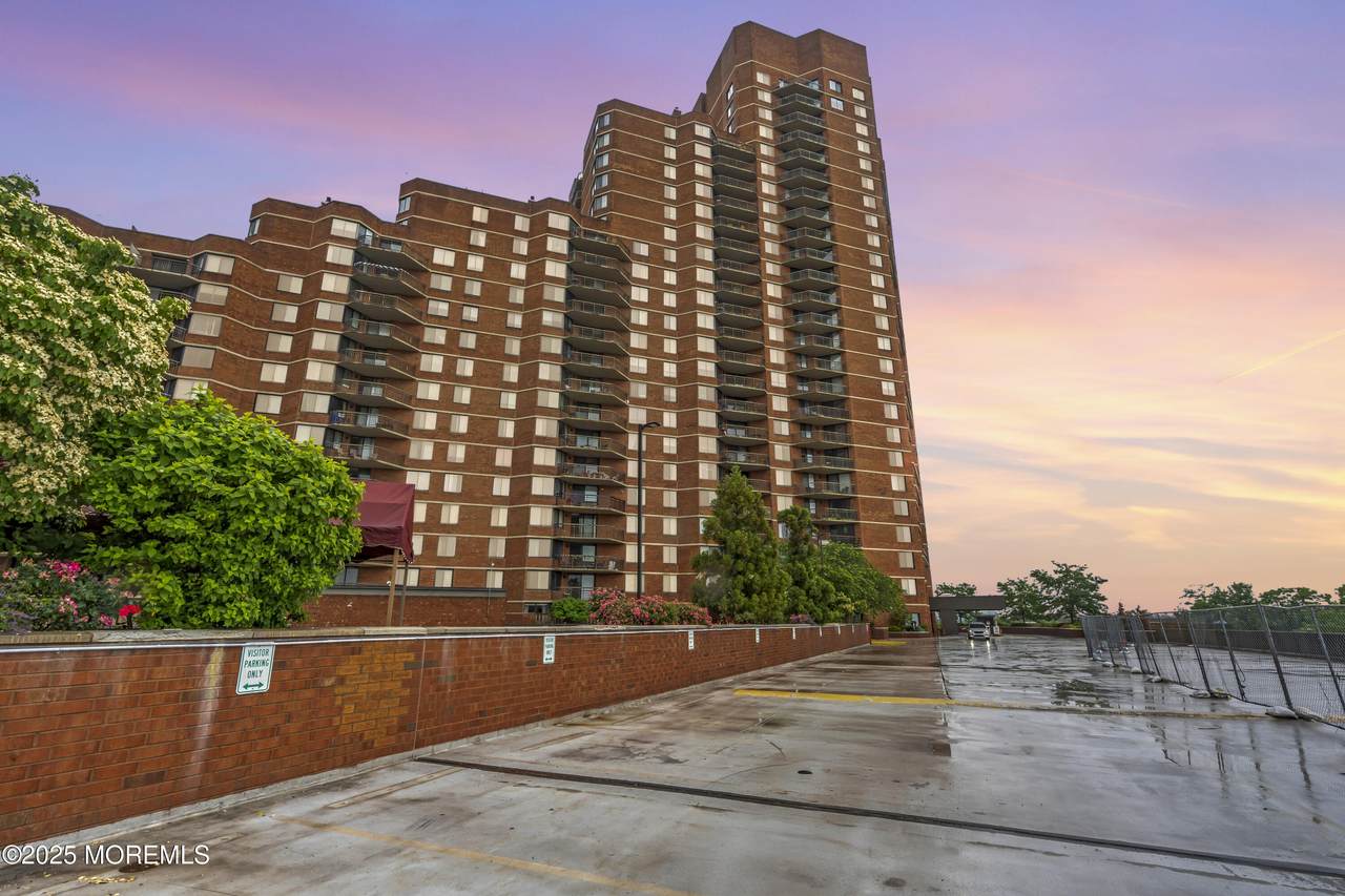 2508 Harmon Cove Tower - Photo 1