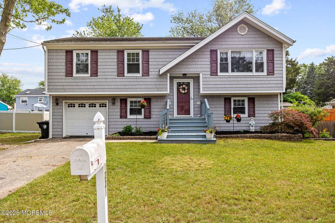 1221 Bewick Street - Photo 1