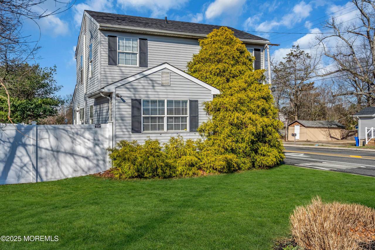 2 Clayton Avenue - Photo 1