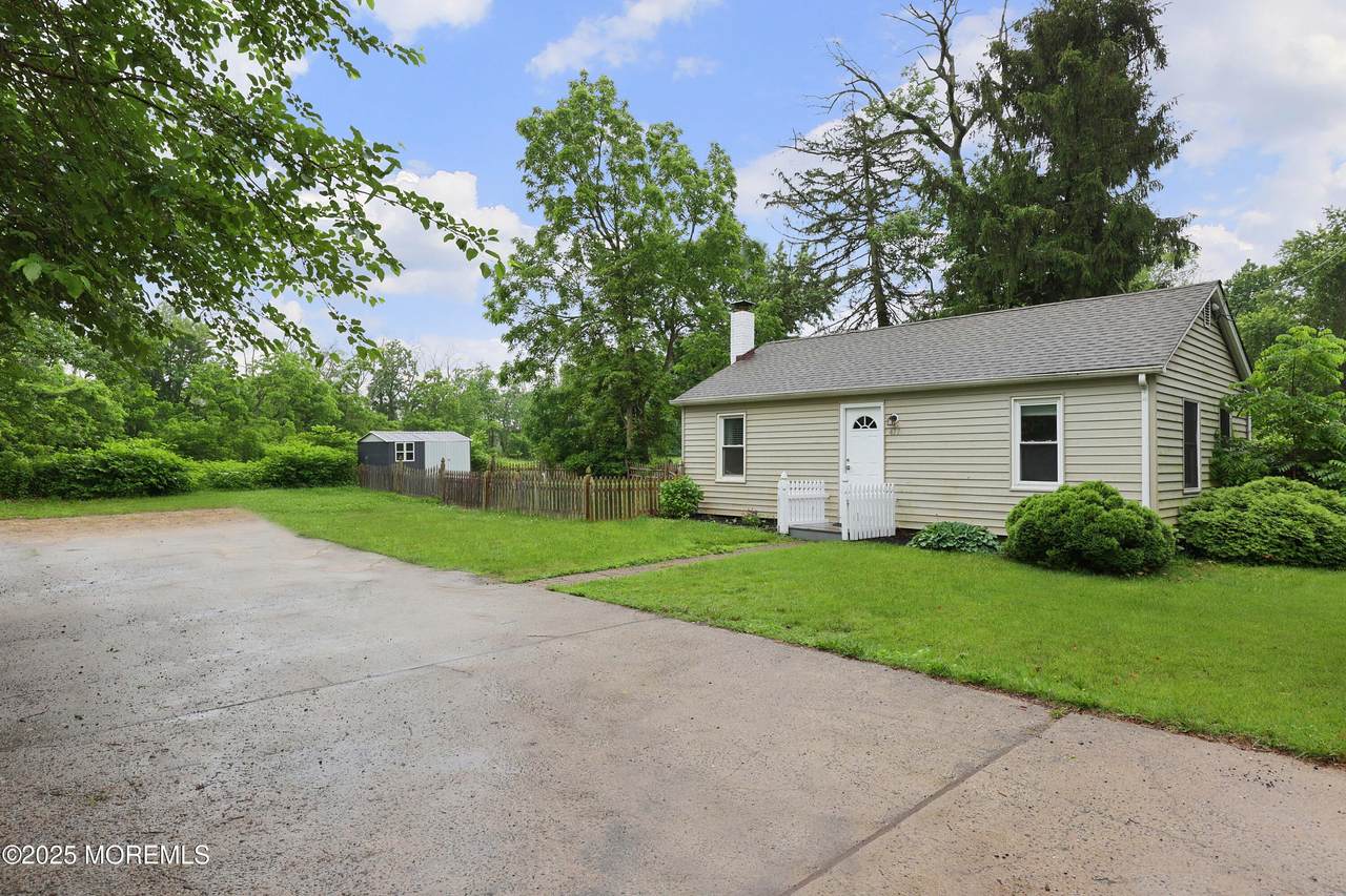 477 Lakewood Farmingdale Road - Photo 1