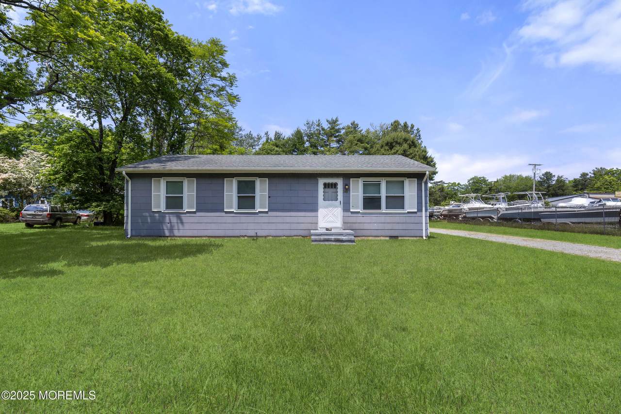 240 Radio Road - Photo 1