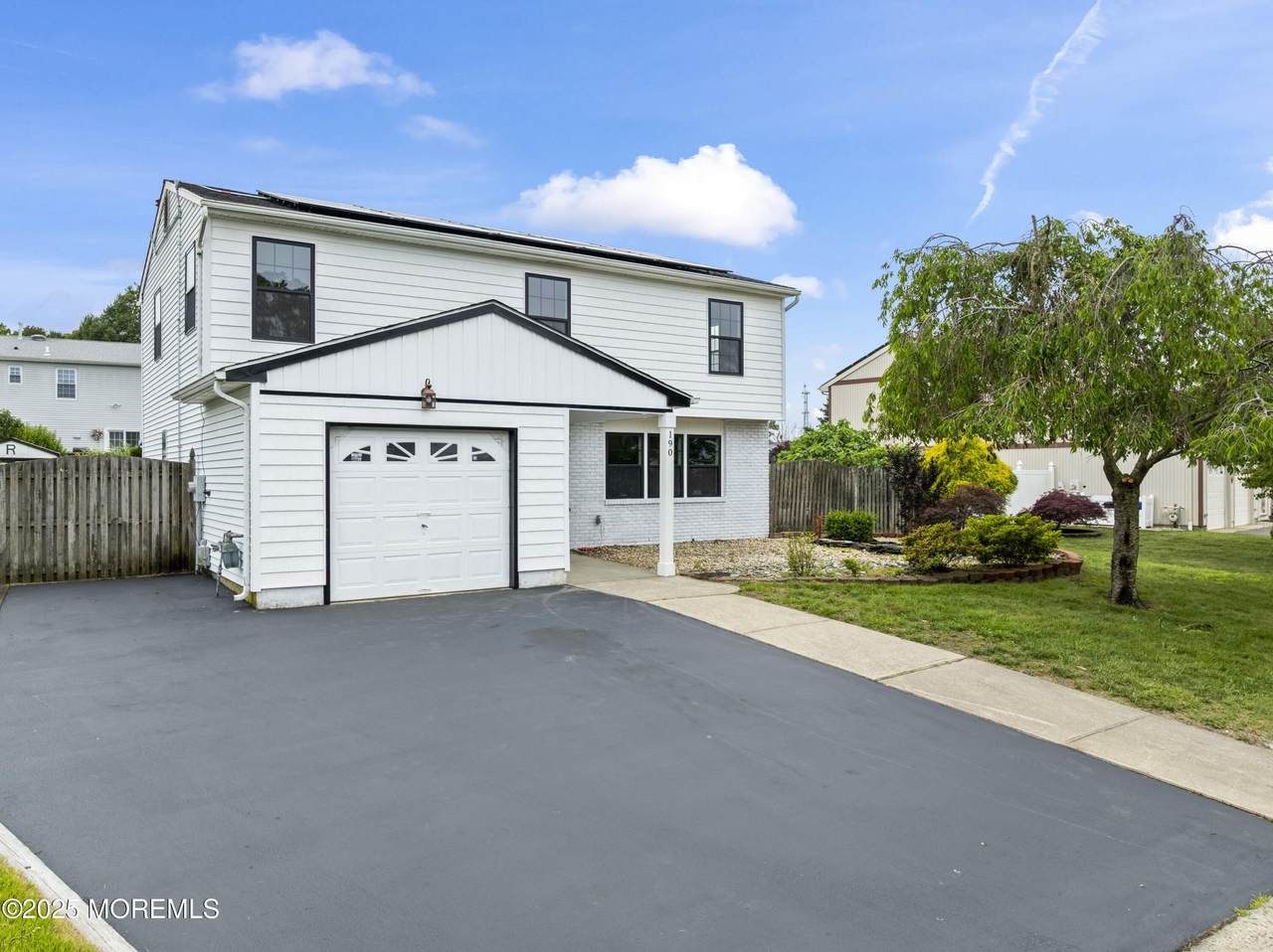 190 Ravenwood Boulevard - Photo 1