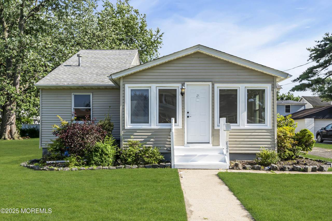 626 Clark Avenue - Photo 1