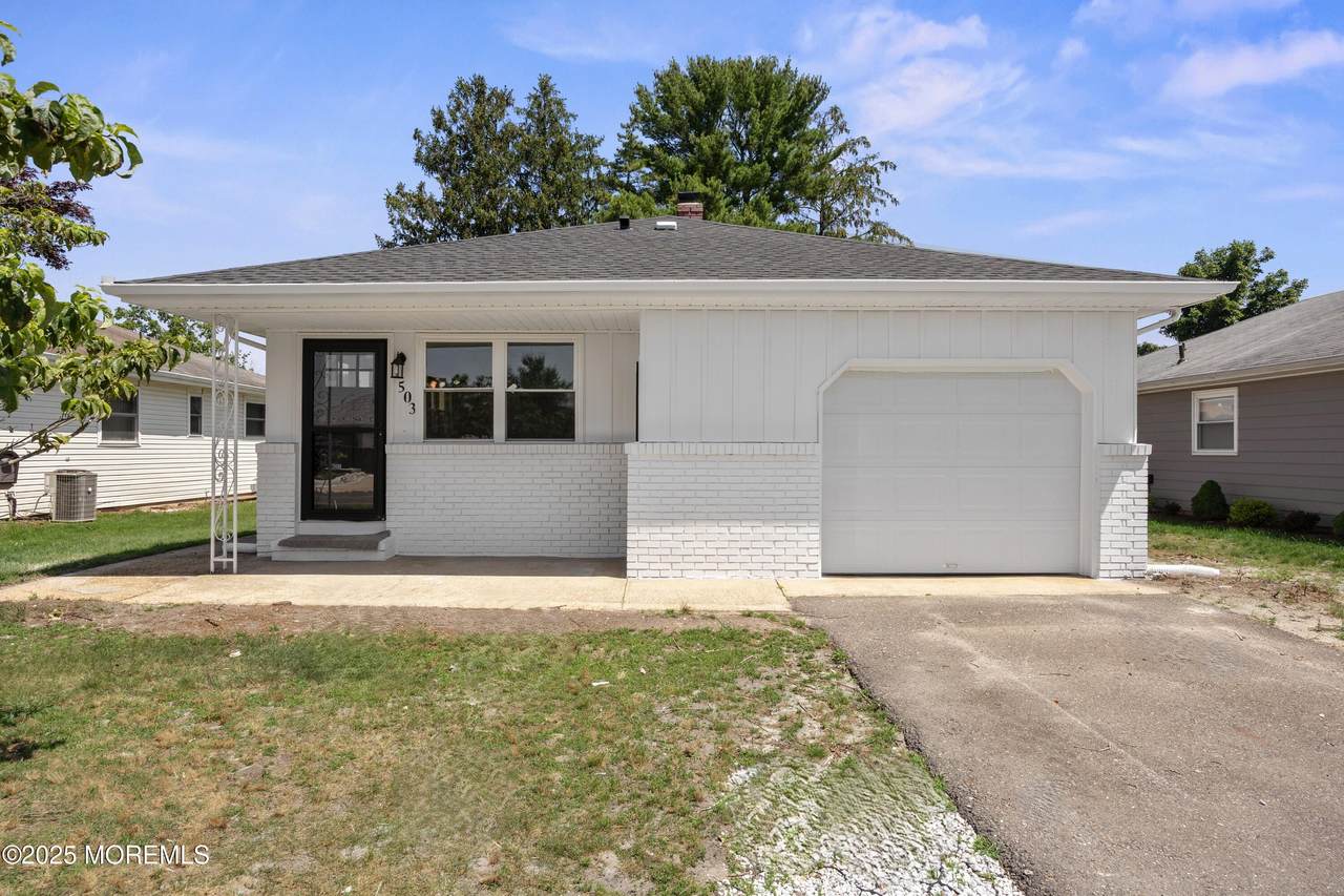 503 Jamaica Boulevard - Photo 1