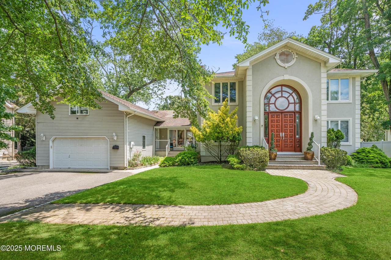 7 Wallace Avenue - Photo 1