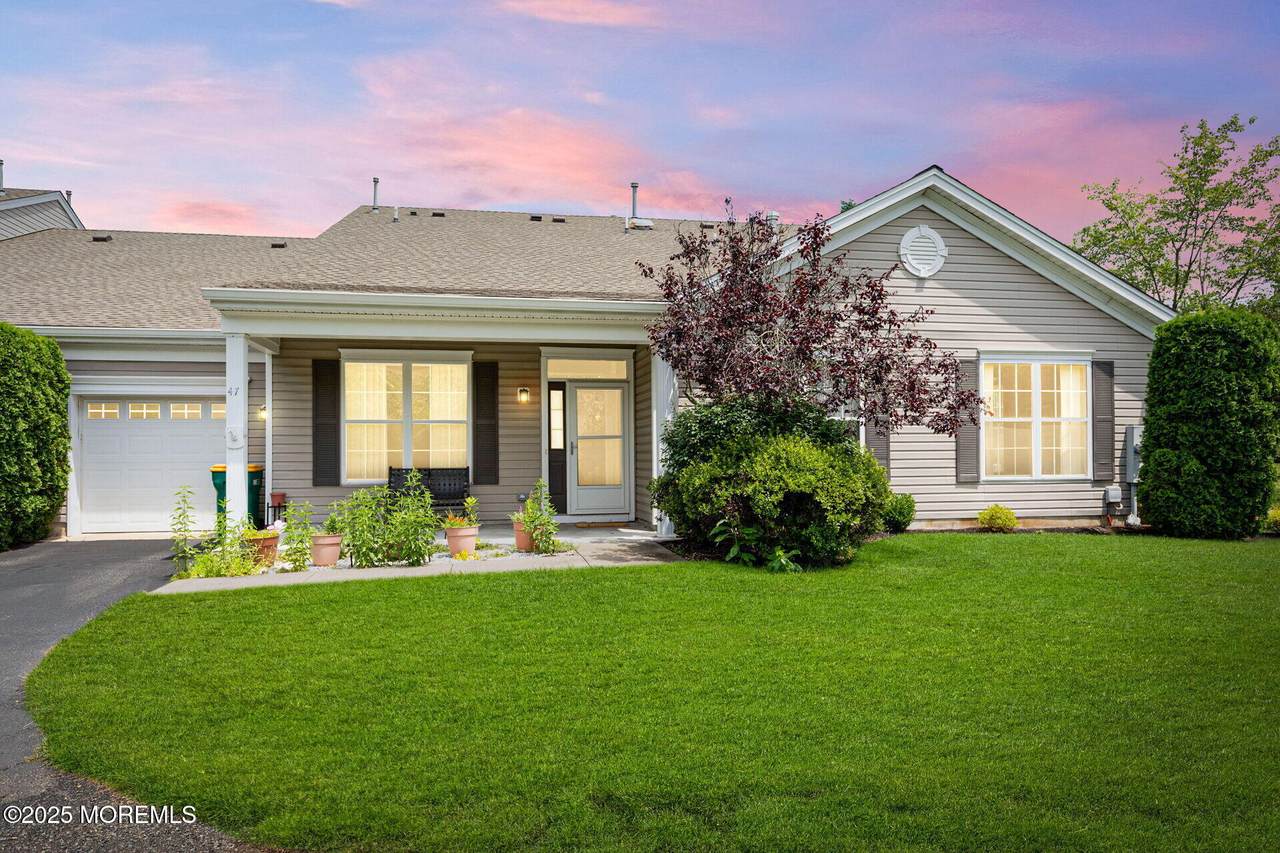 47 Golden Willows Avenue - Photo 1