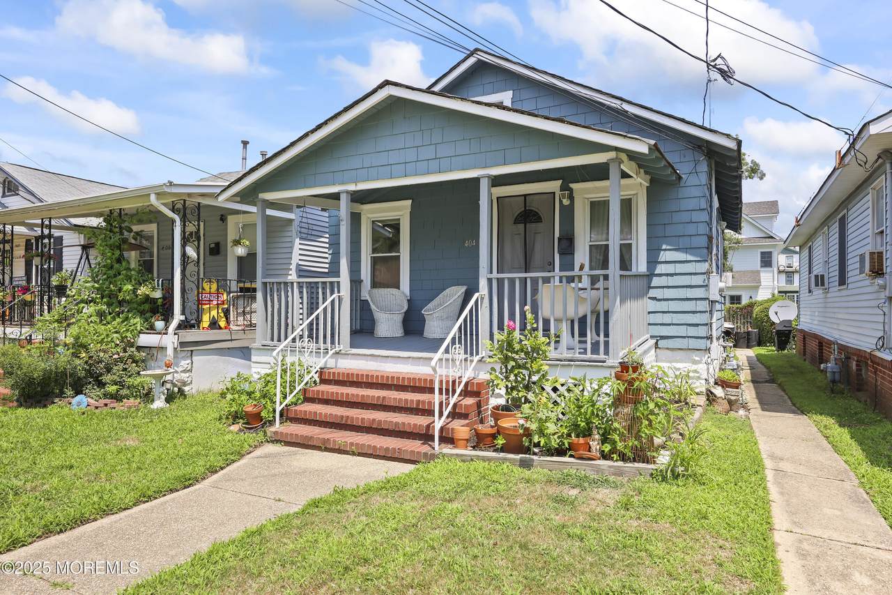 404 16th Avenue - Photo 1