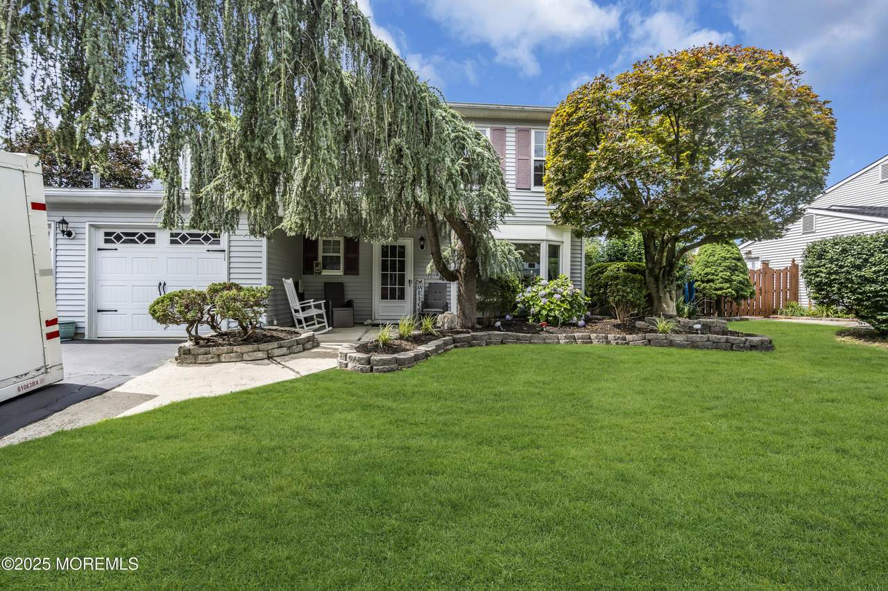 9 Yellowstone Lane - Photo 1