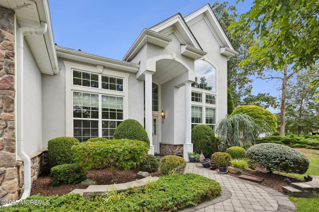 14 Chesterfield Drive - Photo 1