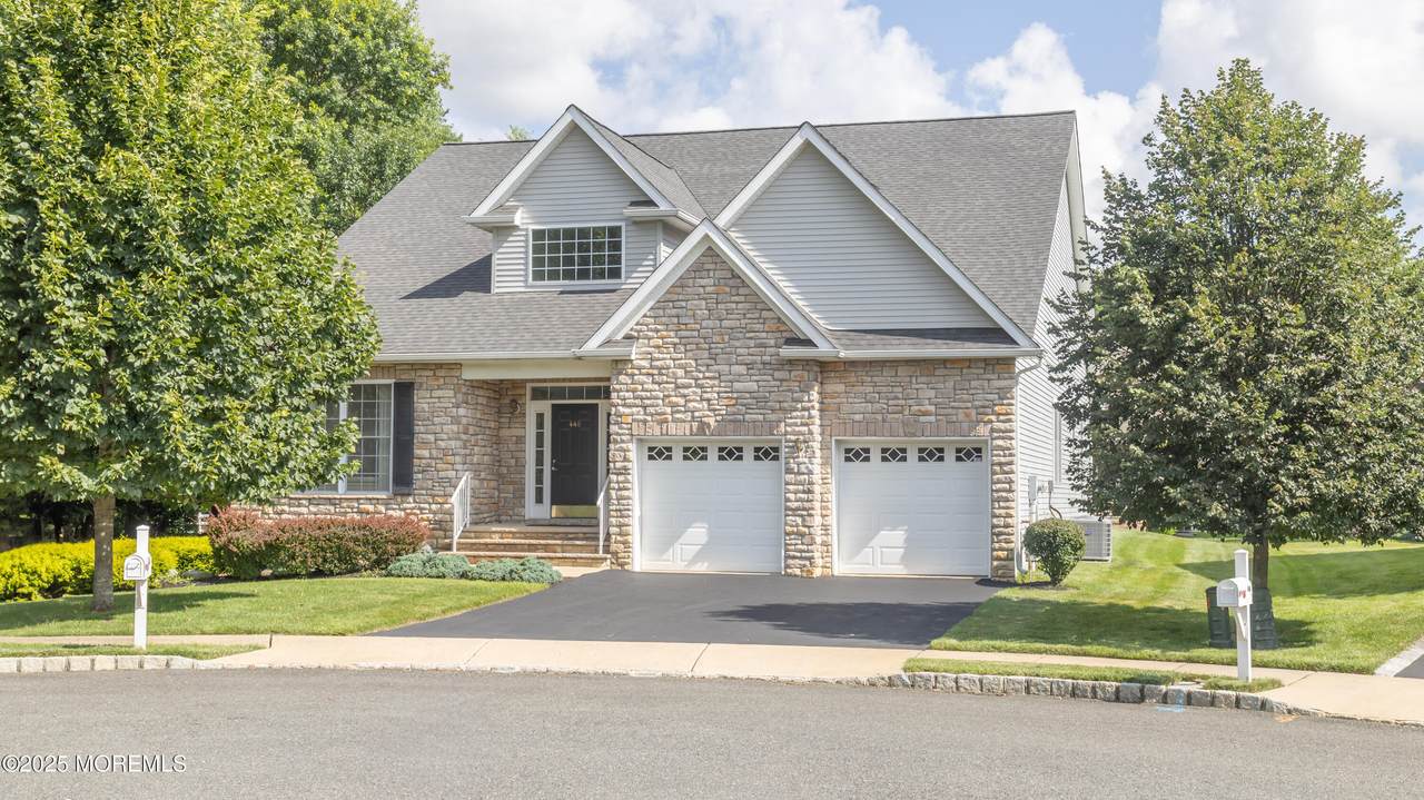 448 Edinburgh Place - Photo 1