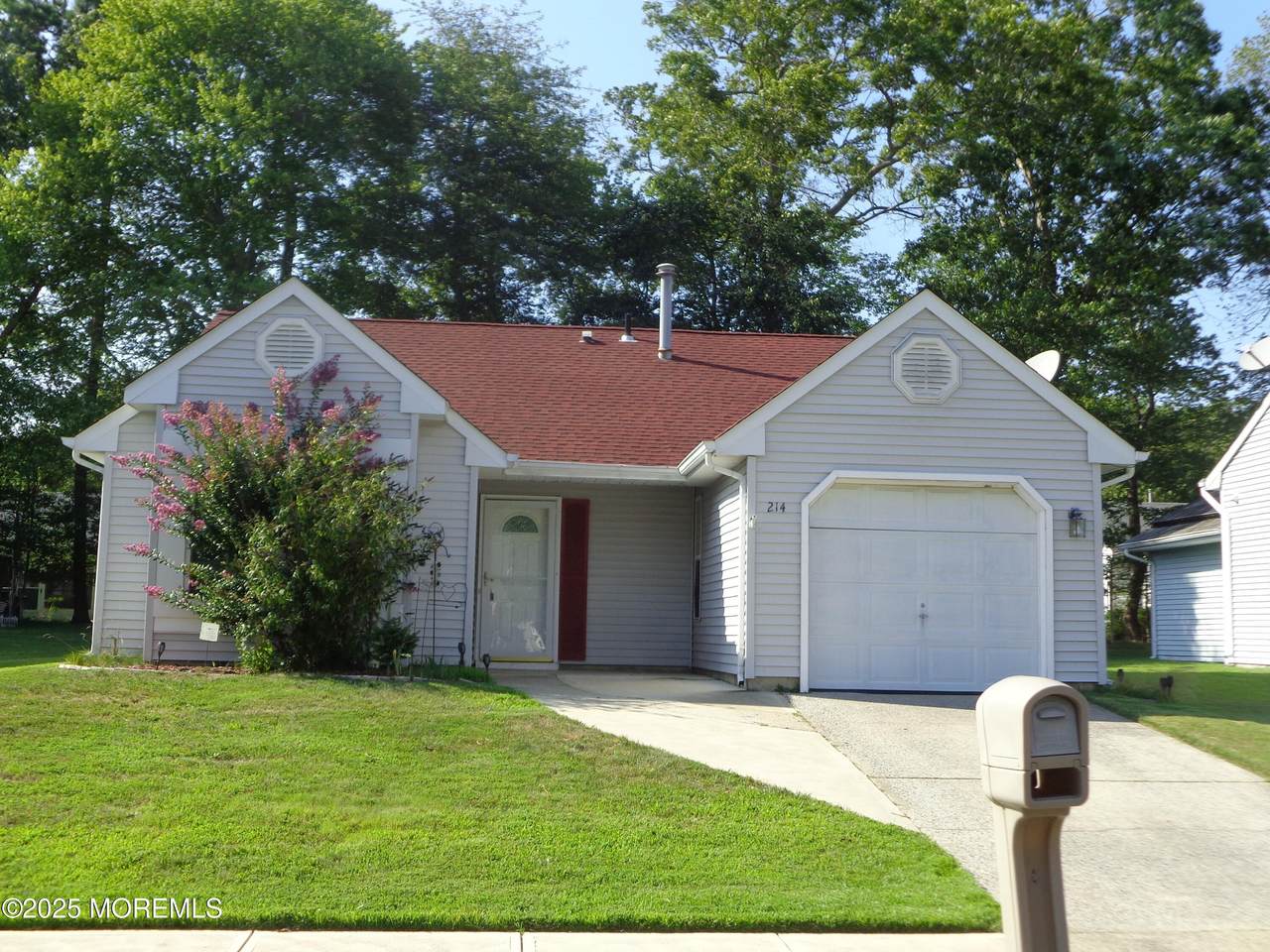 214 Mohican Lane - Photo 1