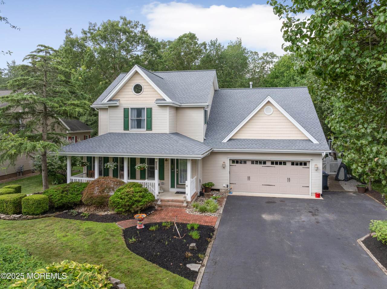 223 Hilliard Boulevard - Photo 1