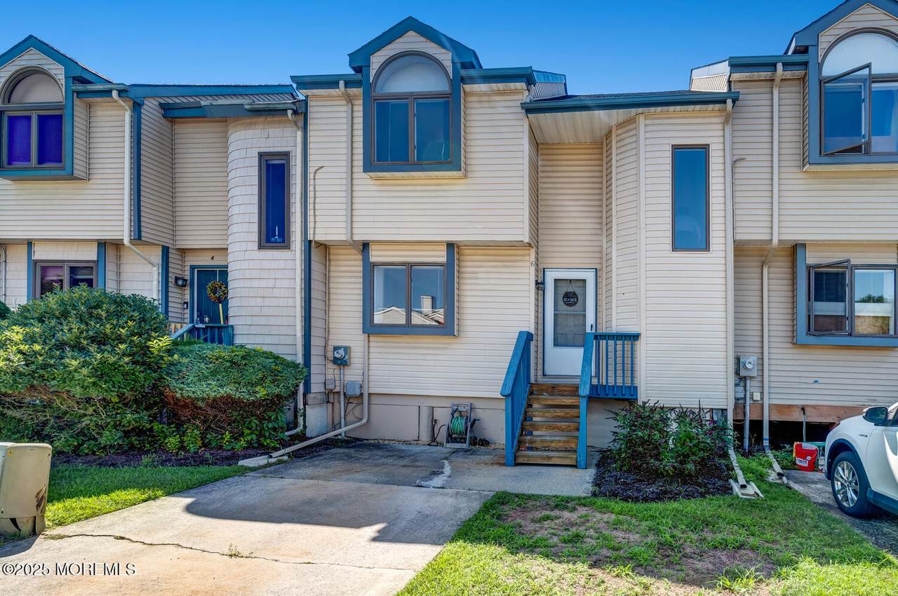 6 Oakland Bay Court - Photo 1